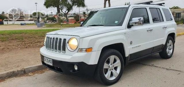 Jeep Patriot 2012 4x4 Blanco y Beige