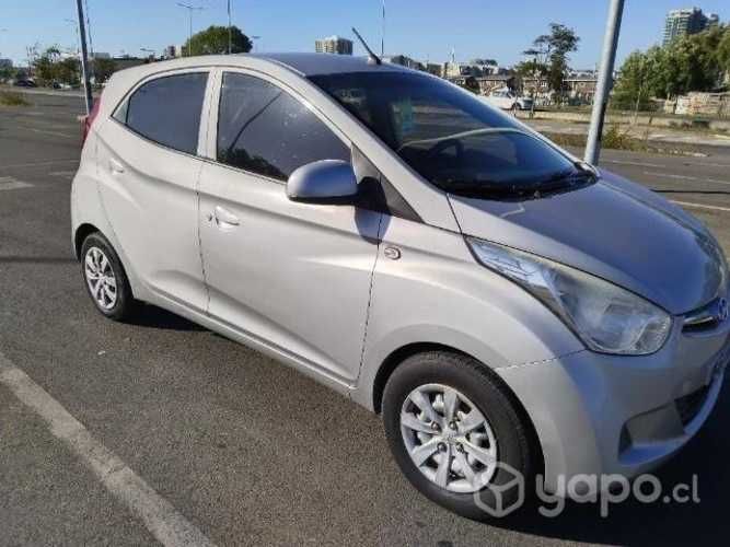 Vendo o permuto por sedan