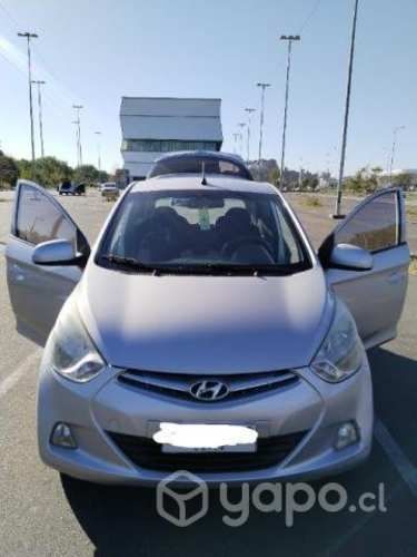 Vendo o permuto por sedan