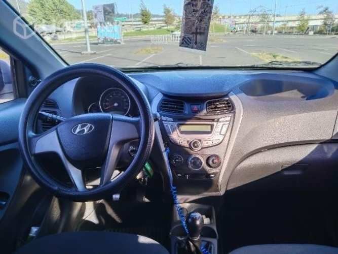 Vendo o permuto por sedan