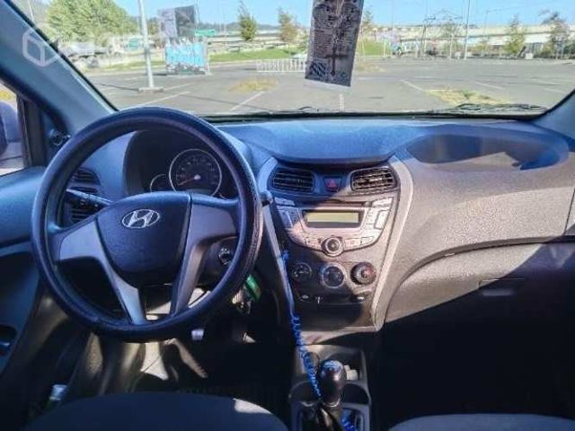 Vendo o permuto por sedan