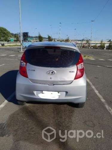 Vendo o permuto por sedan