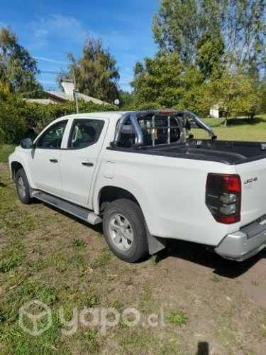 MITSUBISHI L200, año 2021