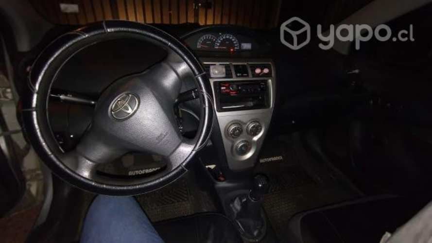 Toyota yaris 2010