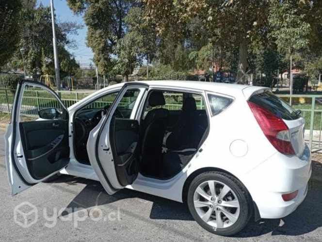 Vendo HYUNDAI ACCENT 2017