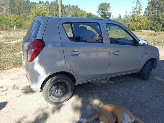 Auto Suzuki alto en buen estado