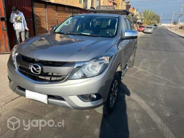 Camioneta mazda bt50 año 2021