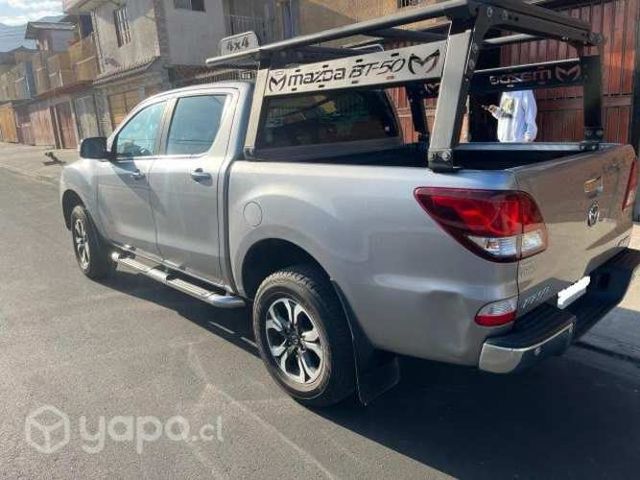 Camioneta mazda bt50 año 2021