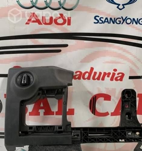 Bisel inferior de copiloto con mandos de luces SKO