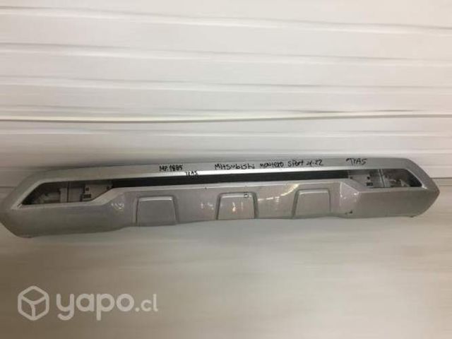 Moldura tras mitsubishi montero sport 2021-2022