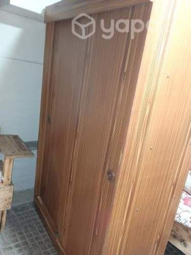 Clóset madera, puerta corredera