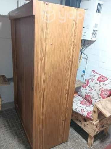 Clóset madera, puerta corredera