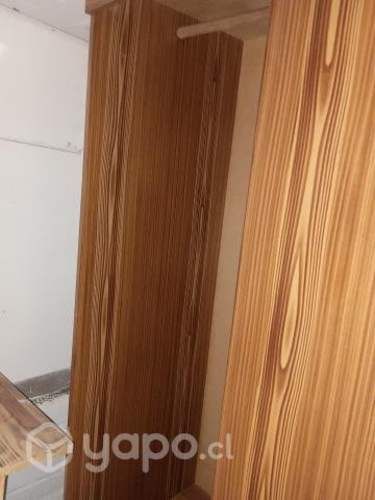 Clóset madera, puerta corredera