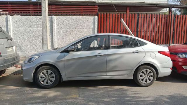 Hyundai accent rb 1.4 2016 automático CVT
