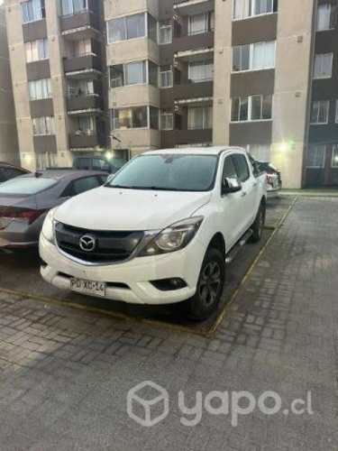Vendo Camioneta Mazda excelente estado único dueñ