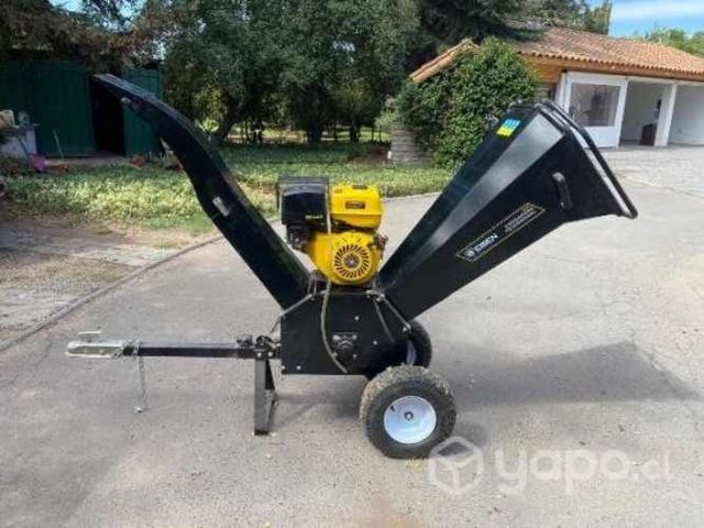 Chipeadora Casi nueva Usa bencina 15 hp