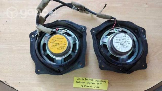 Par de parlantes delanteros Mahindra XUV 500 2015