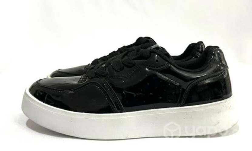 Zapatilla Sintética Marca Agua De Coco N°39 Negro