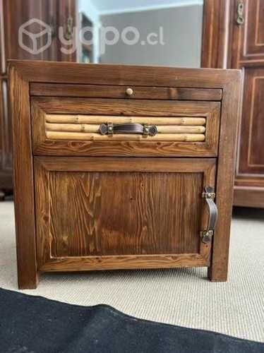 OFERTA! PAR DE VELADORES MADERA. excelente estado