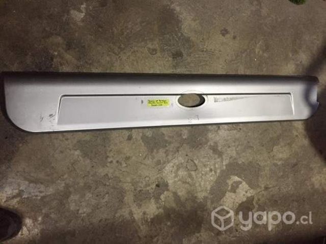 Moldura inferior portalon Mahindra Scorpio 2012