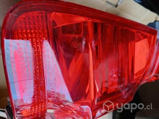 Foco trasero izquierdo ORIGINAL Toyota Hilux