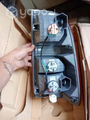 Foco trasero izquierdo ORIGINAL Toyota Hilux