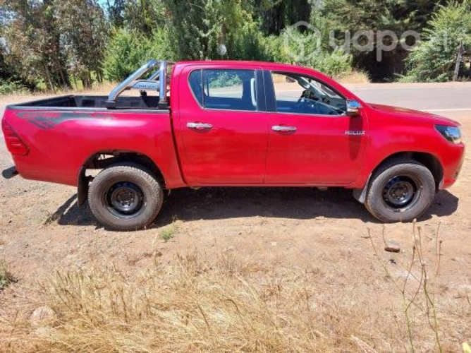 Toyota hilux SR 2.8 4x4