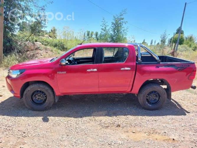 Toyota hilux SR 2.8 4x4