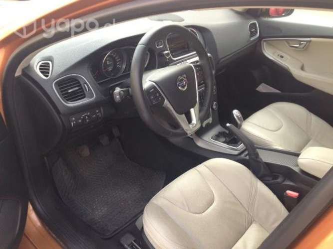 Volvo V40 D2
