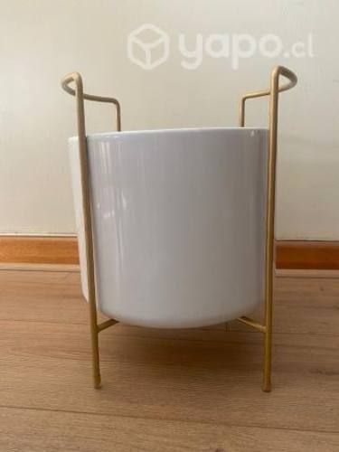 Macetero de Metal con patas doradas