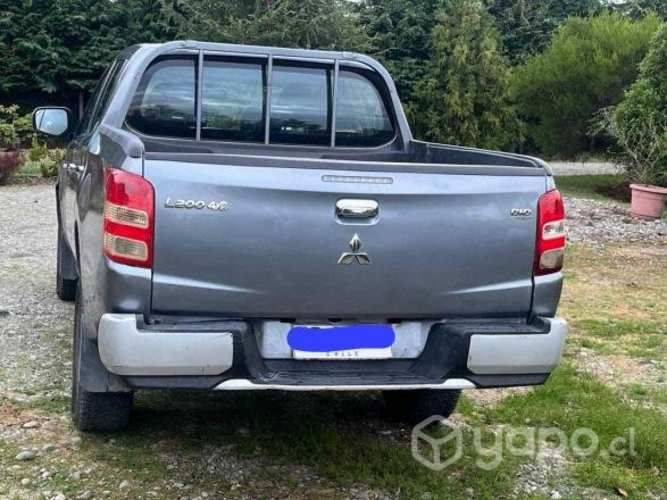 Mitsubishi l200 2017