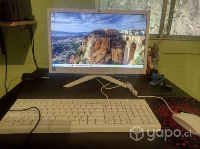 Computador HP Todo en Uno 20.7 Pulgadas