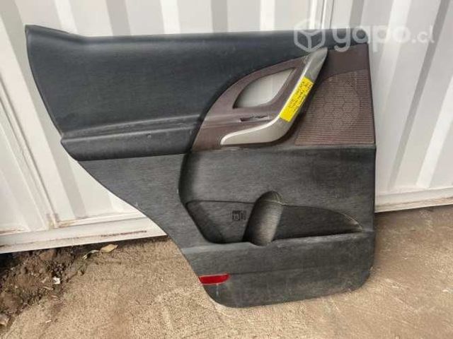 Tapiz puerta trasera izq Mahindra XUV500 2015