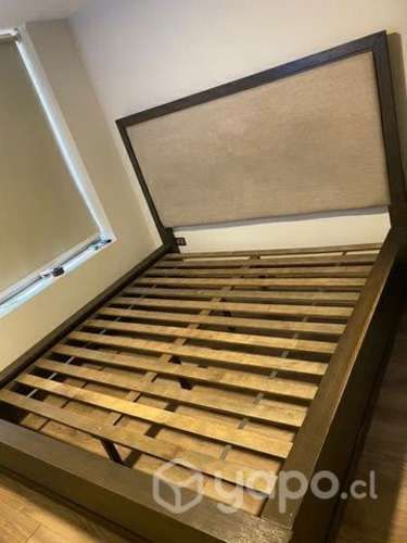 Cama king usada de madera sólida en buen estado