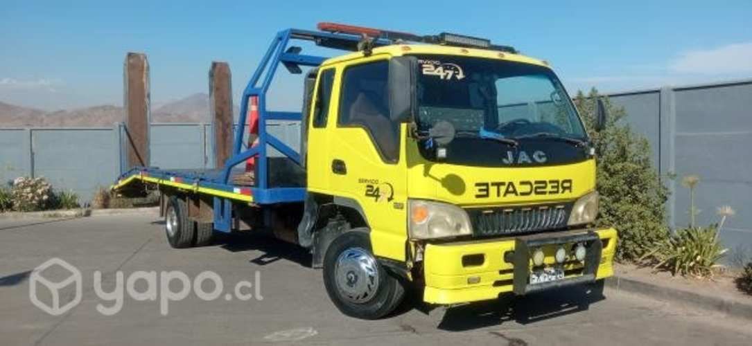 Grúa cama + carro vehicular disponible