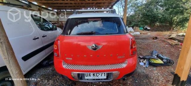 MINI COUNTRYMAN 2012 andando con detalles