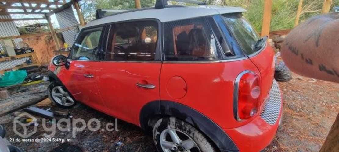 MINI COUNTRYMAN 2012 andando con detalles