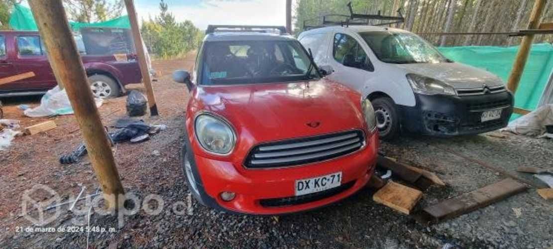 MINI COUNTRYMAN 2012 andando con detalles