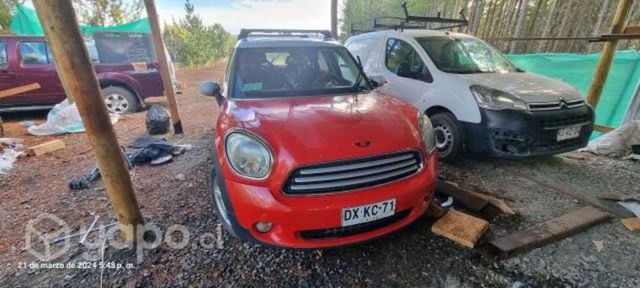 MINI COUNTRYMAN 2012 andando con detalles