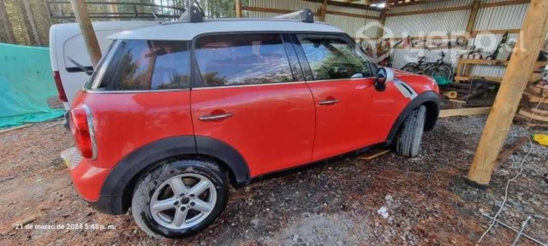MINI COUNTRYMAN 2012 andando con detalles
