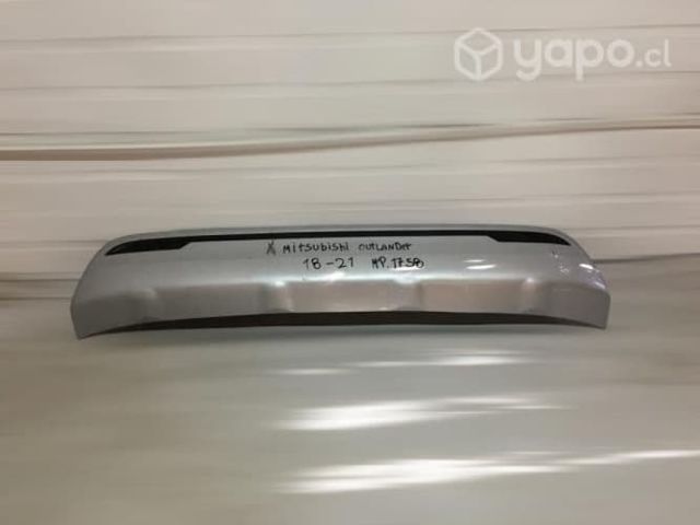 Moldura de spoiler tras mitsubishi outlander 18-21