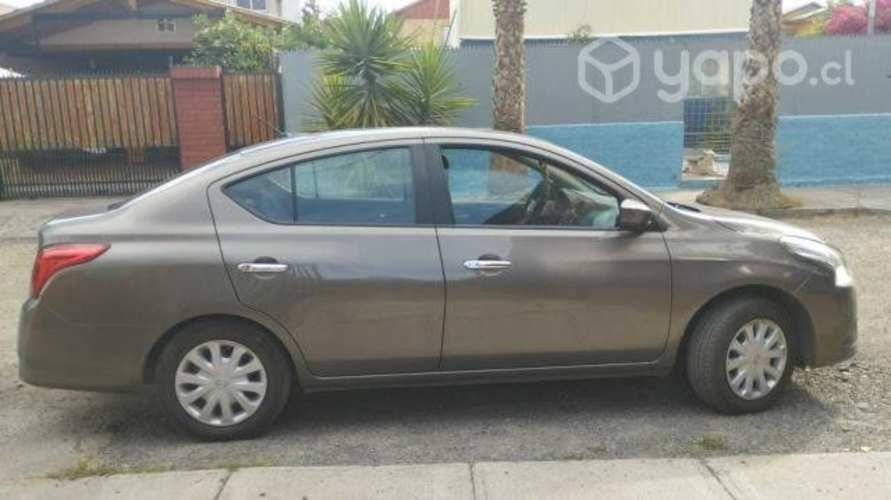 Nissan versa 2016