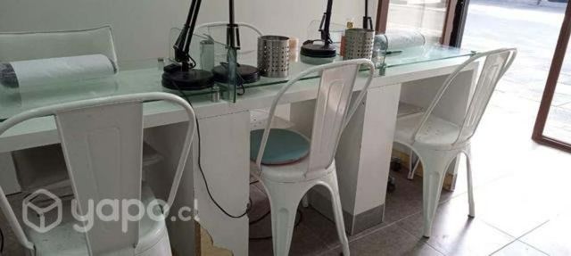 Se vende mesa manicure 3 puestos