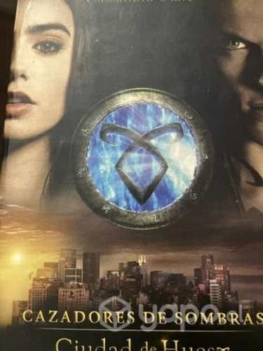 Libro Cazadores de Sombras Ciudad de Hueso