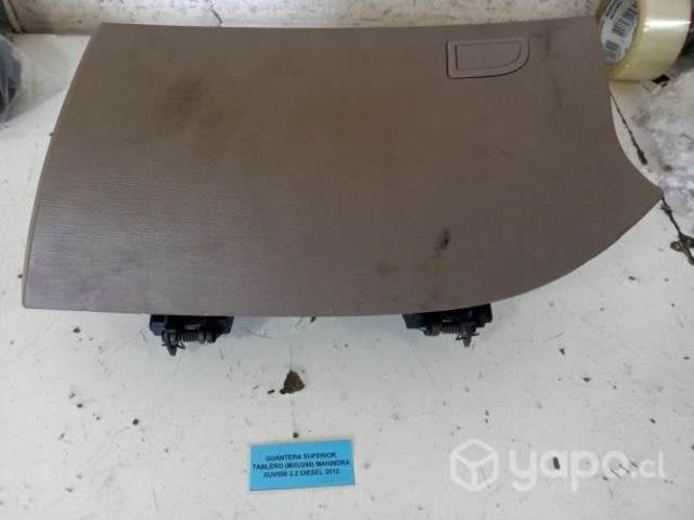Guantera Superior Tablero (MXU248) Mahindra XUV500