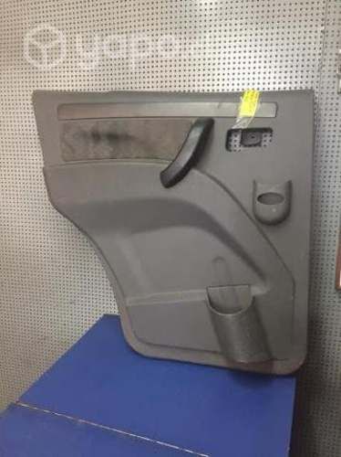 Tapiz puerta trasero izquierdo mahindra