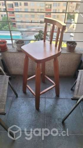 Taburete alto de madera