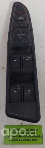 Botonera Alza Vidrio Pta Del Der (MXV058) XUV 500