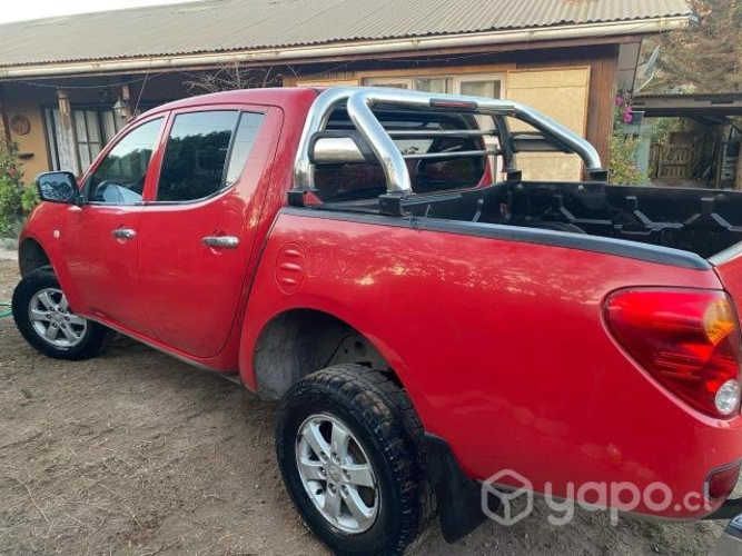 Mitsubishi l200 2014