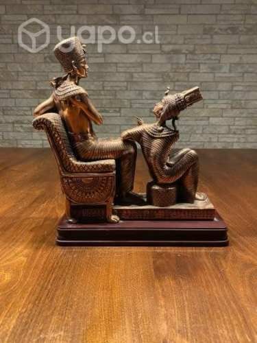 Adorno Egipcio macizo impecable. 24cm alto